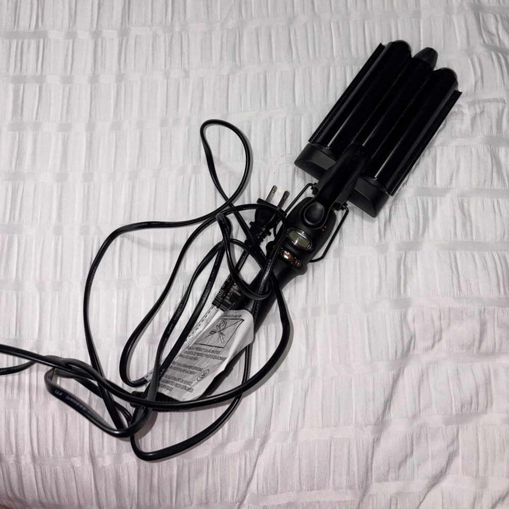 amika Black Hair Waver